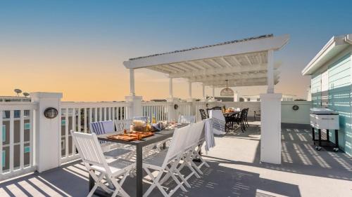 Isle of Palms House | Sea Shell by AvantStay Breezy Beachside Getaway w Rooftop Deck 6 BRs