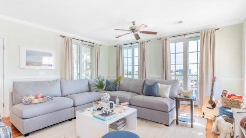 Isle of Palms House | Sea Shell by AvantStay Breezy Beachside Getaway w Rooftop Deck 6 BRs