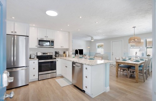 South Sarasota House | Sea Shell: Pool, Hot tub, new Renovation, Sleeps 4