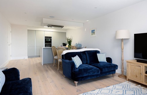 Porth Apartment | Sea Thrift Porth - sleeps 4 guests in 2 bedrooms