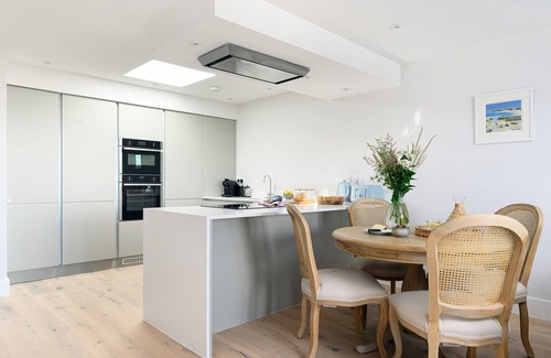 Porth Apartment | Sea Thrift Porth - sleeps 4 guests in 2 bedrooms