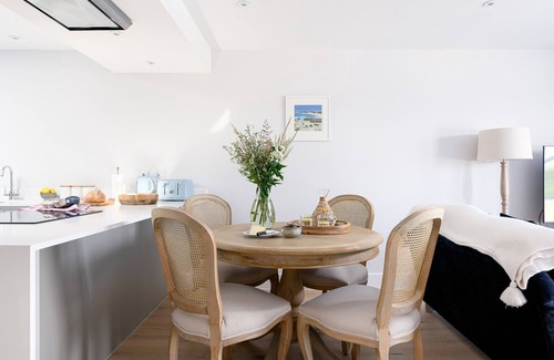 Porth Apartment | Sea Thrift Porth - sleeps 4 guests in 2 bedrooms