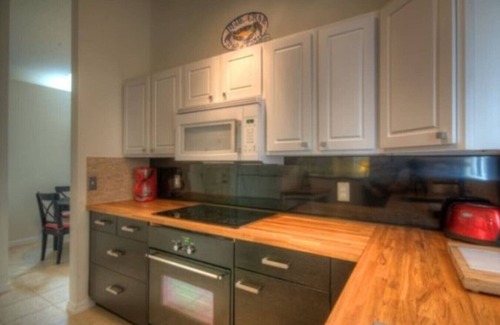 St. Augustine Beach Cottage | Sea Turtle Beach Cottagen2/2 with bikes and pool