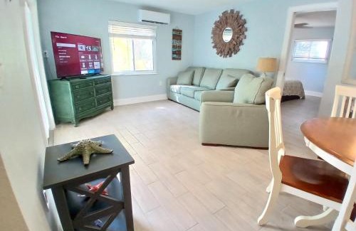 Bonita Shores Apartment | Sea Turtle - Fresh Spacious Cottage W&D Kit 1.3 Mi to Beach