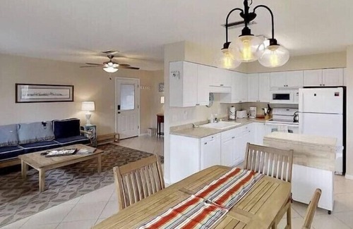 Surfcrest Village House | Sea Urchin Cottage Bring your family! Surf Crest, bunk beds, Steps to the Beach
