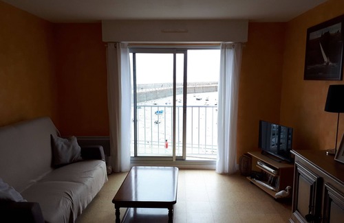Binic Apartment | Sea view apartment 50 m from the beach.