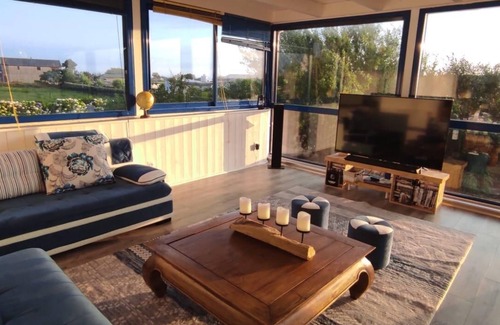 Le Conquet House | Sea view house with pool and games room
