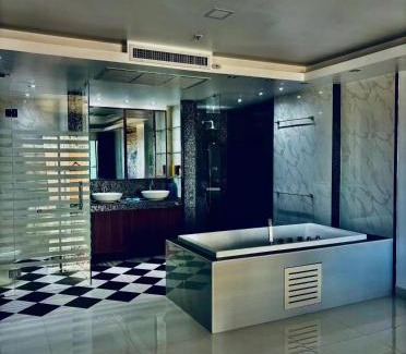 Jomtien Apartment | Sea view luxury suite with bath tub Jomtien