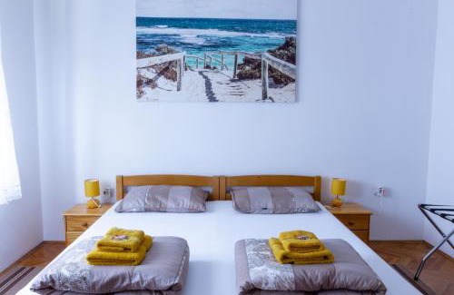 Rubesi Apartment | Sea View Retreat With 170Mbps WiFi And Sunny Balcony