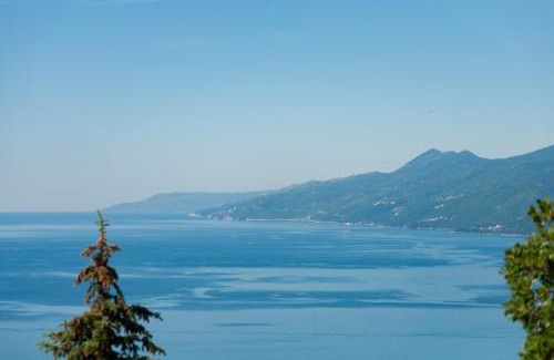 Rubesi Apartment | Sea View Retreat With 170Mbps WiFi And Sunny Balcony