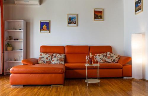 Rubesi Apartment | Sea View Suite With King Bed, 150Mbps WiFi And Patio Swing