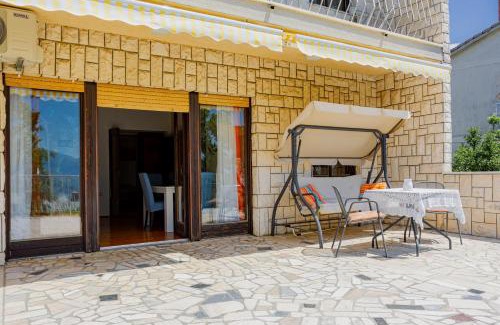 Rubesi Apartment | Sea View Suite With King Bed, 150Mbps WiFi And Patio Swing