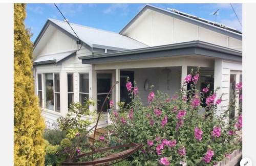 Queenscliff Apartment | Sea views ! 50 metres. Luxury apartment. Lounge,Kitchenette,verandah,Queen bed,