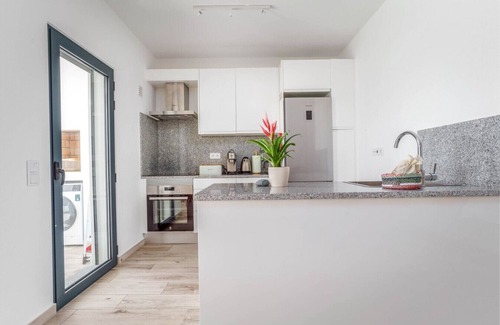 Espartal Apartment | Seabreeze Apartment - Your Beachside Getaway