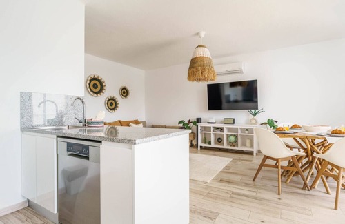 Espartal Apartment | Seabreeze Apartment - Your Beachside Getaway