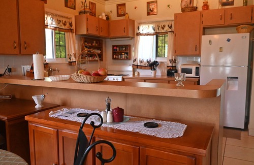 Tarpum Bay Cottage | Seabreeze Cottage - Steps to own private beach.