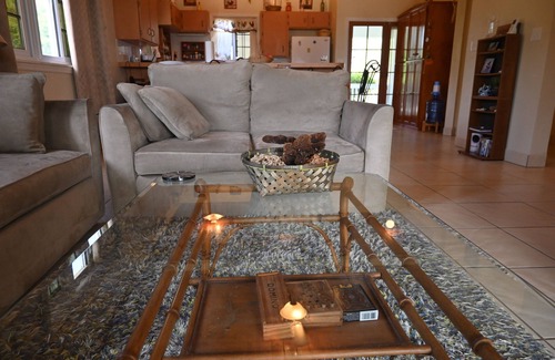 Tarpum Bay Cottage | Seabreeze Cottage - Steps to own private beach.