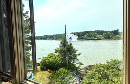 Spruce Head House | Seabreeze Cove Waterfront Cottage