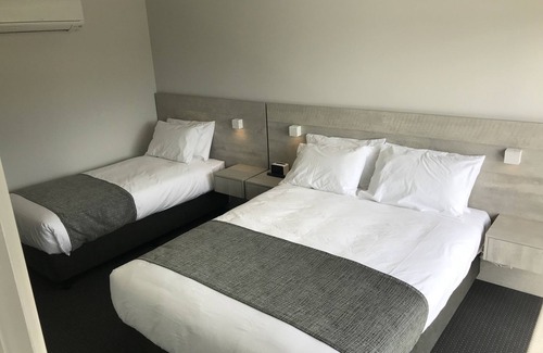 Somerset Hotel | Seabrook Hotel