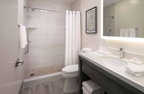 Aptos Hotel | Seacliff Inn Aptos, Tapestry Collection by Hilton