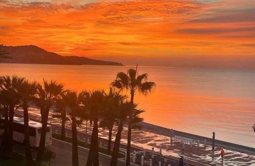 La Californie Apartment | Seafront Apartment for 6 Promenade des Anglais