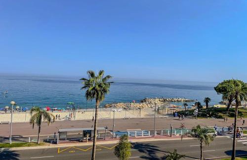 La Californie Apartment | Seafront Apartment for 6 Promenade des Anglais