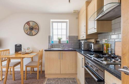 Weston-super-Mare Apartment | Seafront flat-private parking-short walk to town