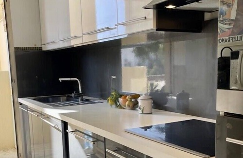 Cap-d'Antibes Condo | Seafront one bedroom apartment with a terrasse, swimming pool and a parking