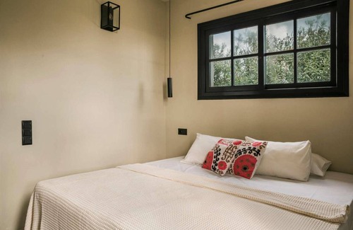 Kounopetra Villa | Seafront Red Waves