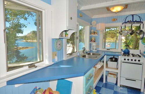 East Boothbay Cottage | SeaGlass Cottage: Magical, Private Oceanfront Retreat in E. Boothbay! Dock & AC!