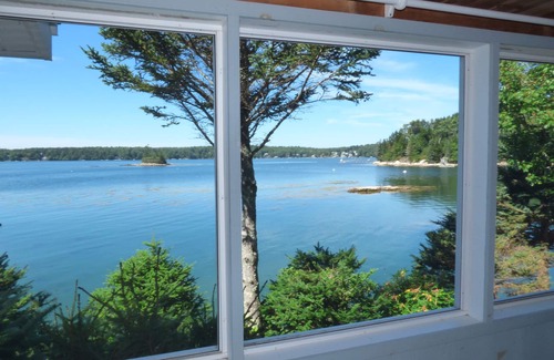 East Boothbay Cottage | SeaGlass Cottage: Magical, Private Oceanfront Retreat in E. Boothbay! Dock & AC!