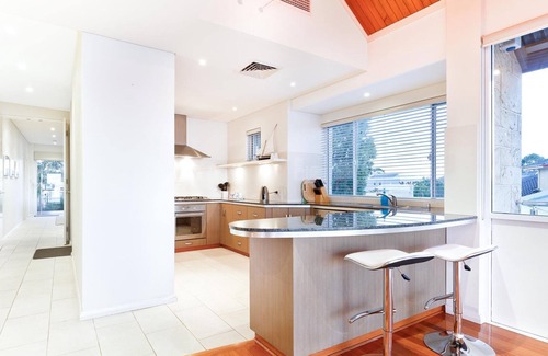 Rockingham Apartment | SEAGULL Condo/Apartment - Absolute Beachfront Holiday Retreat
