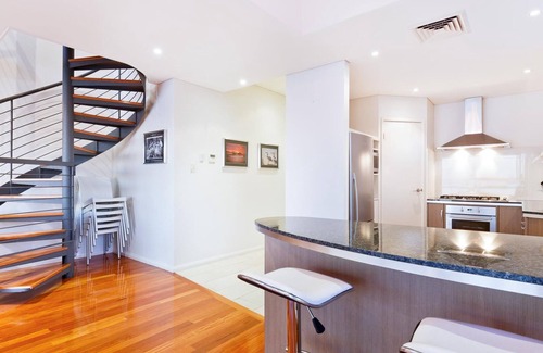 Rockingham Apartment | SEAGULL Condo/Apartment - Absolute Beachfront Holiday Retreat