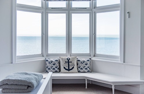 Folkestone Apartment | Seagulls by Bloom Stays - sleeps 8 guests in 4 bedrooms