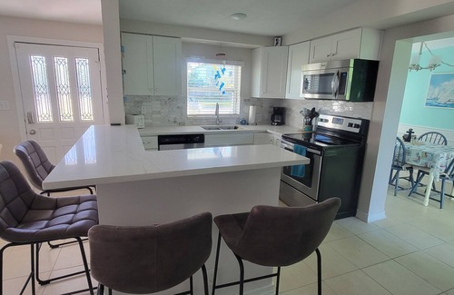 Jacksonville Beach House | Seahorse Cottage Bungalow - Only 7 Blocks from the Beach