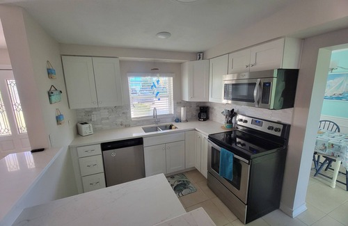 Jacksonville Beach House | Seahorse Cottage Bungalow - Only 7 Blocks from the Beach