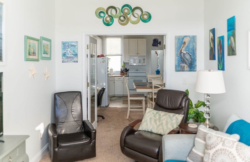 Cape Charles Condo | "Seahorse Retreat" Condo 1 block from Beach in historic Cape Charles!