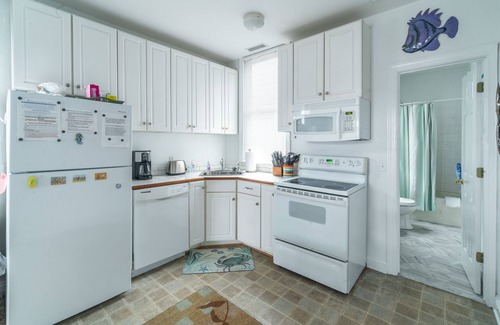 Cape Charles Condo | "Seahorse Retreat" Condo 1 block from Beach in historic Cape Charles!