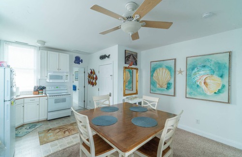 Cape Charles Condo | "Seahorse Retreat" Condo 1 block from Beach in historic Cape Charles!
