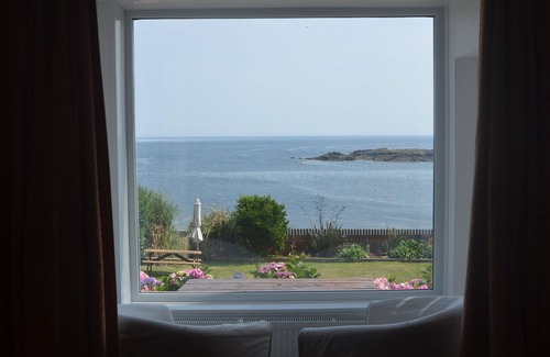 Mousehole Villa | Seal Point: dreamy sea views, gated garden, access to sea, 2-9