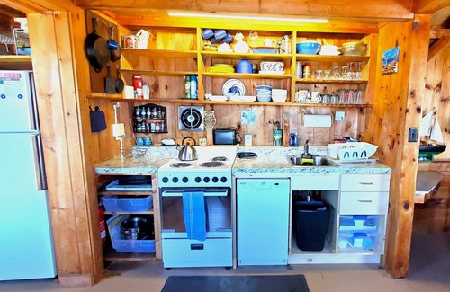 Seal Cove Cottage | Sealport Ocean Side Cozy Cottage