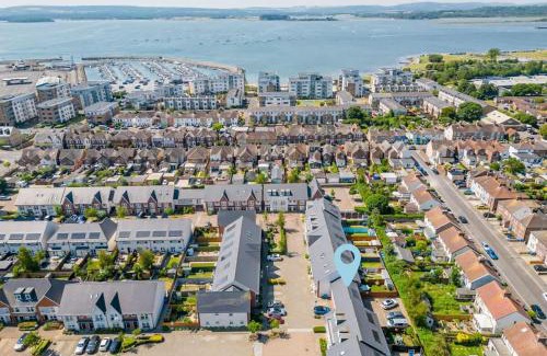 Hamworthy Apartment | Seas the Day - Moments from Hamworthy Beach and Park