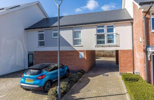 Hamworthy Apartment | Seas the Day - Moments from Hamworthy Beach and Park