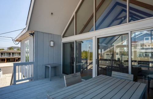 Harvey Cedars House | Seascape. Beautiful ranch one house off the beach.