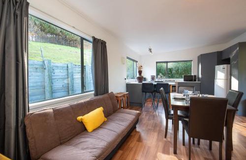 Mahinepua House | Seascape Cottage - Mahinepua Bay Clifftop Retreat