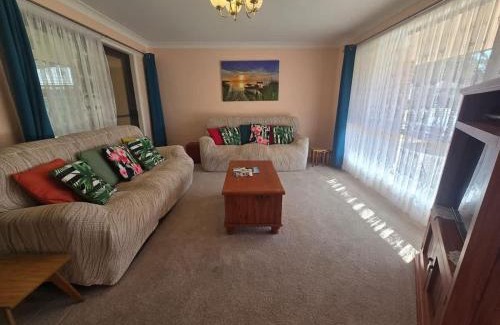 Narrawallee House | Seascape Macleay Street - walk to beach