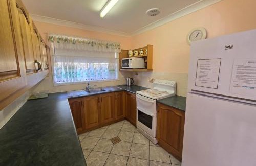Narrawallee House | Seascape Macleay Street - walk to beach