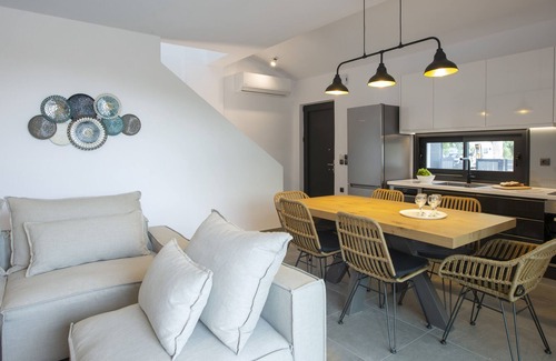 Vassiliki Villa | SEASCAPE VILLAS VASSILIKI Luxury beach villa w pool 20m from beach & town center