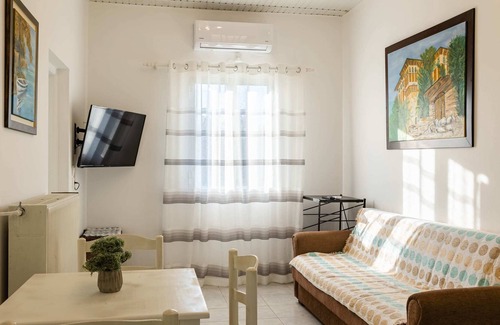Kiparissia House | Seashell Cottage, A Seaside Charm near Kyparissia