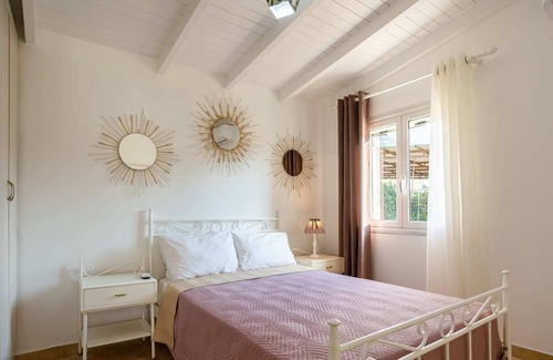 Kiparissia House | Seashell Cottage, A Seaside Charm near Kyparissia